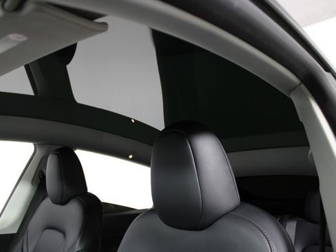 Used 2023 Tesla Model Y Performance image 9