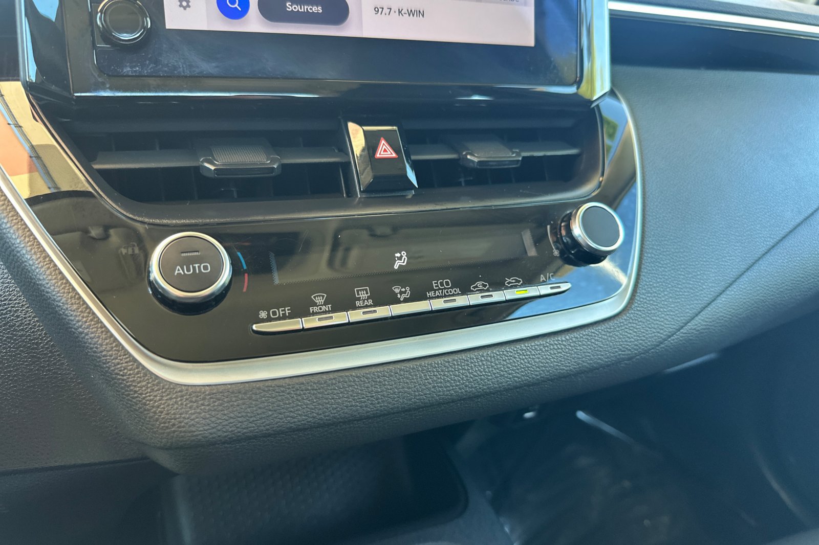 Used 2024 Toyota Corolla LE FWD image 27