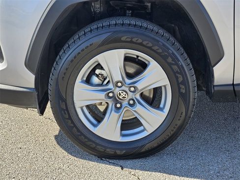 Used 2025 Toyota RAV4 XLE image 9