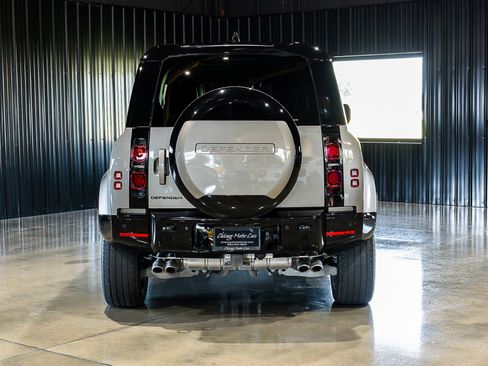Used 2025 Land Rover Defender 110 X-Dynamic SE AWD/4WD image 11