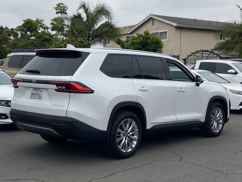 Certified 2024 Toyota Grand Highlander AWD image 3