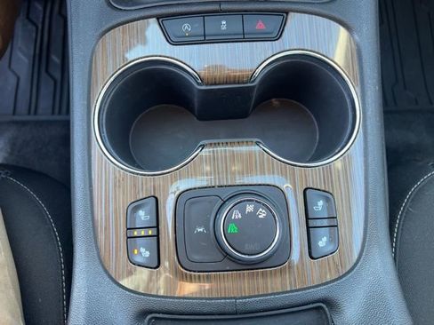 Used 2023 GMC Acadia SLE w/ Driver Convenience Package image 20