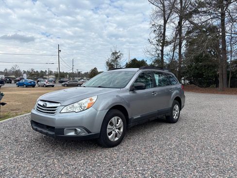 Used 2011 Subaru Outback 2.5i image 2
