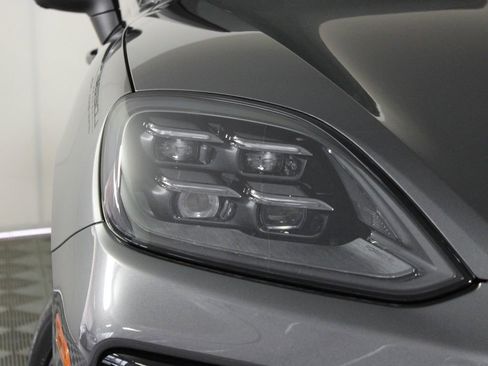 Certified 2026 Porsche Cayenne Coupe image 11