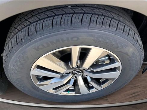 New 2026 Nissan Pathfinder SL image 12