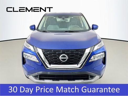 Used 2022 Nissan Rogue SV image 2