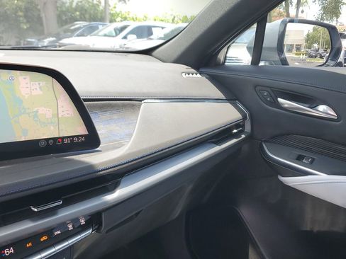 Certified 2025 Cadillac XT4 Sport FWD image 24