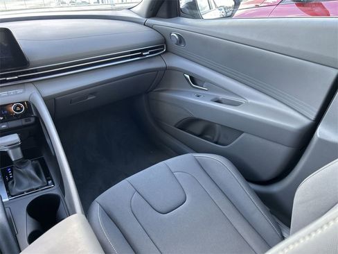 Certified 2024 Hyundai Elantra SEL image 5