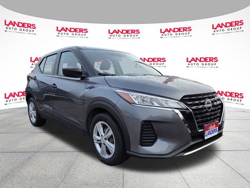 Used 2023 Nissan Kicks S image 1