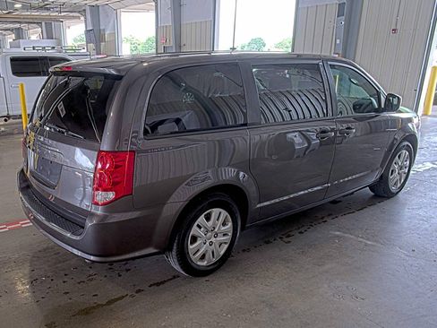 Used 2019 Dodge Grand Caravan SE FWD image 4