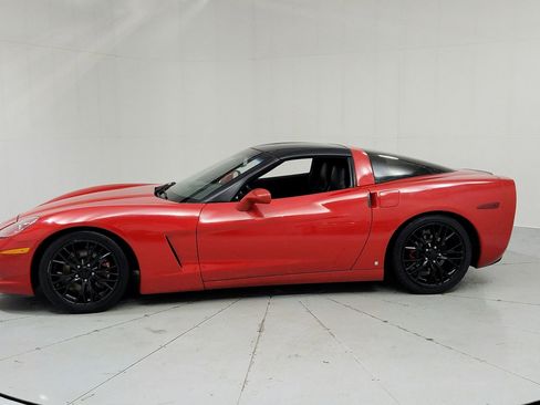 Used 2007 Chevrolet Corvette Coupe w/ Preferred Equipment Group RWD image 2