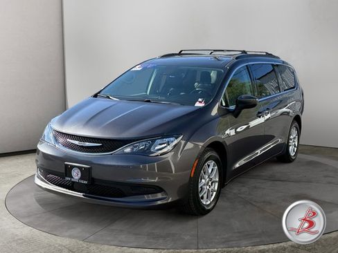 Used 2021 Chrysler Voyager Lxi FWD image 3