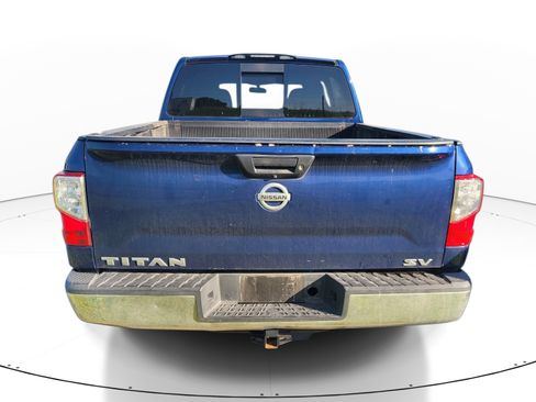 Used 2019 Nissan Titan SV RWD image 5