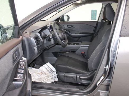 Used 2023 Nissan Rogue S image 19