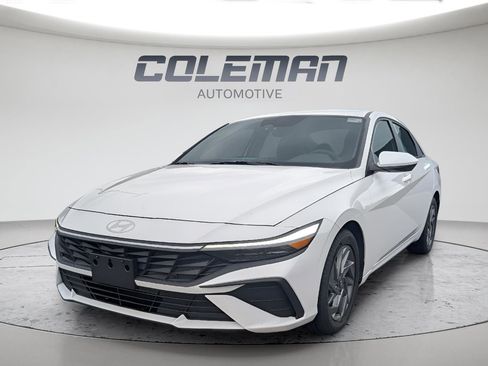 Used 2024 Hyundai Elantra SEL FWD image 1
