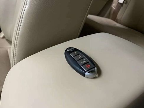Used 2010 Nissan Sentra 2.0 SL w/ Leather Pkg FWD image 12