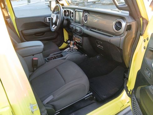 Certified 2023 Jeep Gladiator Overland image 32