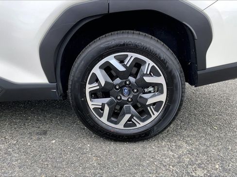 Certified 2025 Subaru Forester image 9