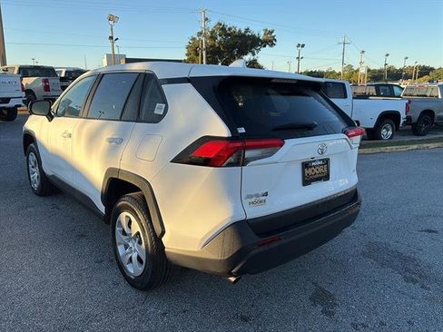 Used 2025 Toyota RAV4 LE image 5