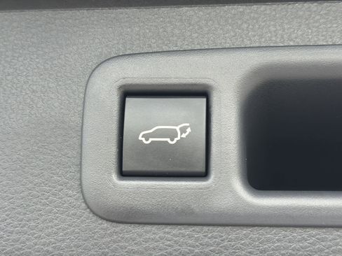 Used 2026 Toyota Highlander Limited AWD/4WD image 9