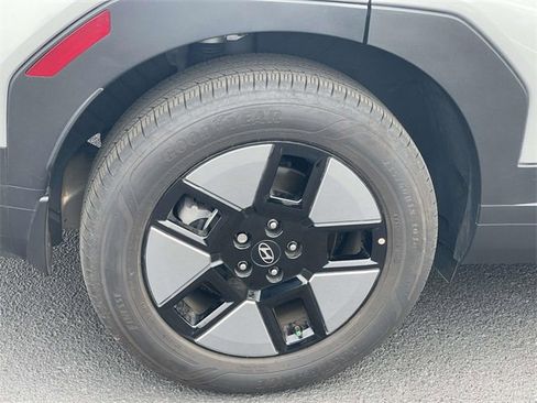 Certified 2025 Hyundai Santa Fe SEL image 4