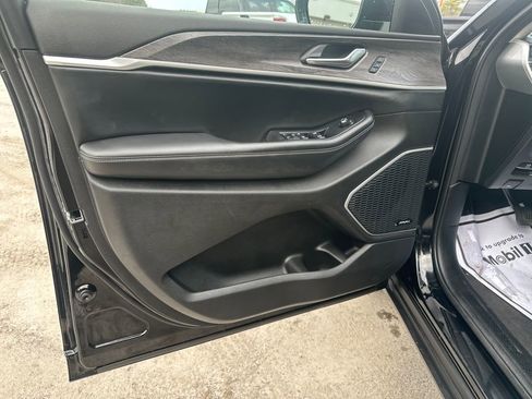 Used 2022 Jeep Grand Cherokee L Limited image 10