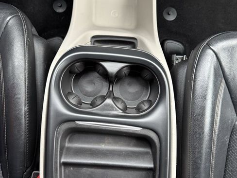 Used 2020 Chrysler Pacifica Touring-L image 24