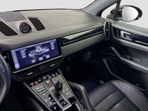 Used 2020 Porsche Cayenne AWD/4WD image 21
