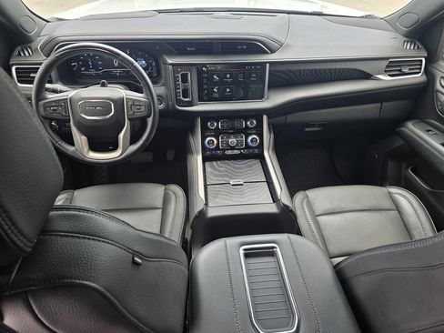 Used 2024 GMC Yukon Denali w/ Denali Reserve Package RWD image 18