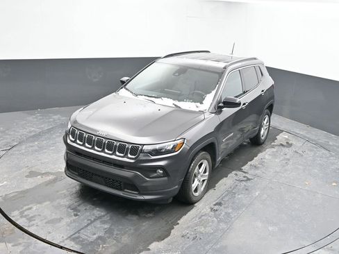 Used 2024 Jeep Compass Latitude image 36