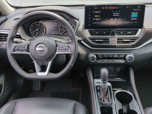 Used 2024 Nissan Altima 2.5 SR w/ SR Premium Package FWD image 32