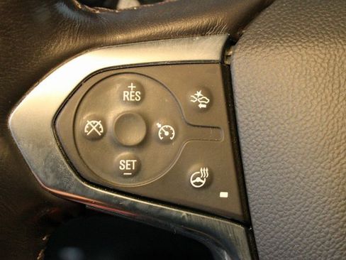 Used 2022 Chevrolet Traverse LT image 18