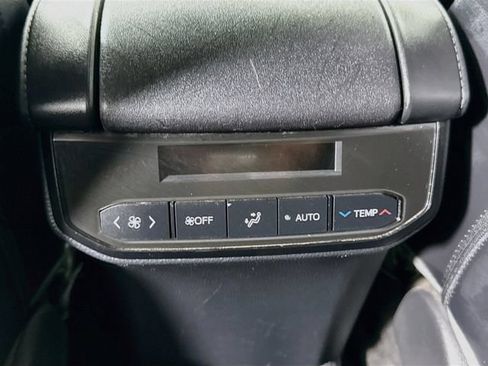 Used 2022 Toyota Highlander XLE FWD image 25