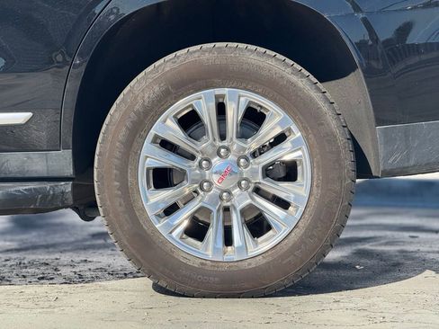 Used 2025 GMC Yukon Denali image 2