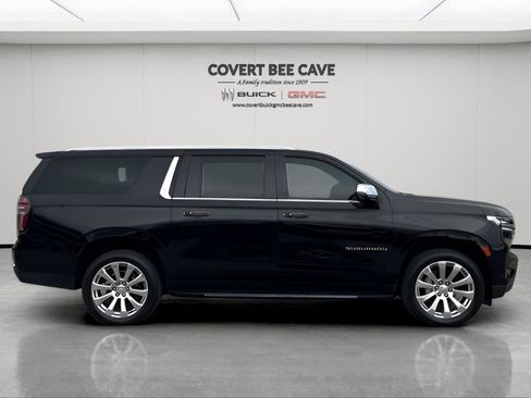 Used 2023 Chevrolet Suburban Premier image 11