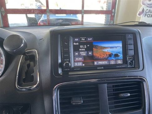 Used 2018 Dodge Grand Caravan SXT image 13