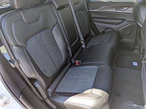 New 2026 Jeep Grand Cherokee 4WD image 36