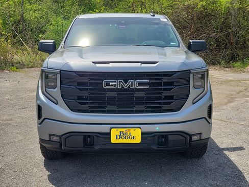 Used 2024 GMC Sierra 1500 Elevation AWD/4WD image 2