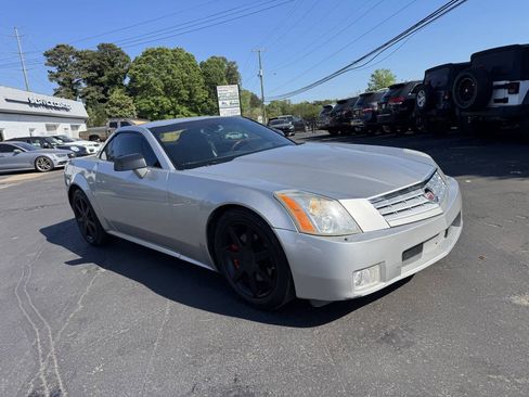 Used 2007 Cadillac XLR RWD image 3