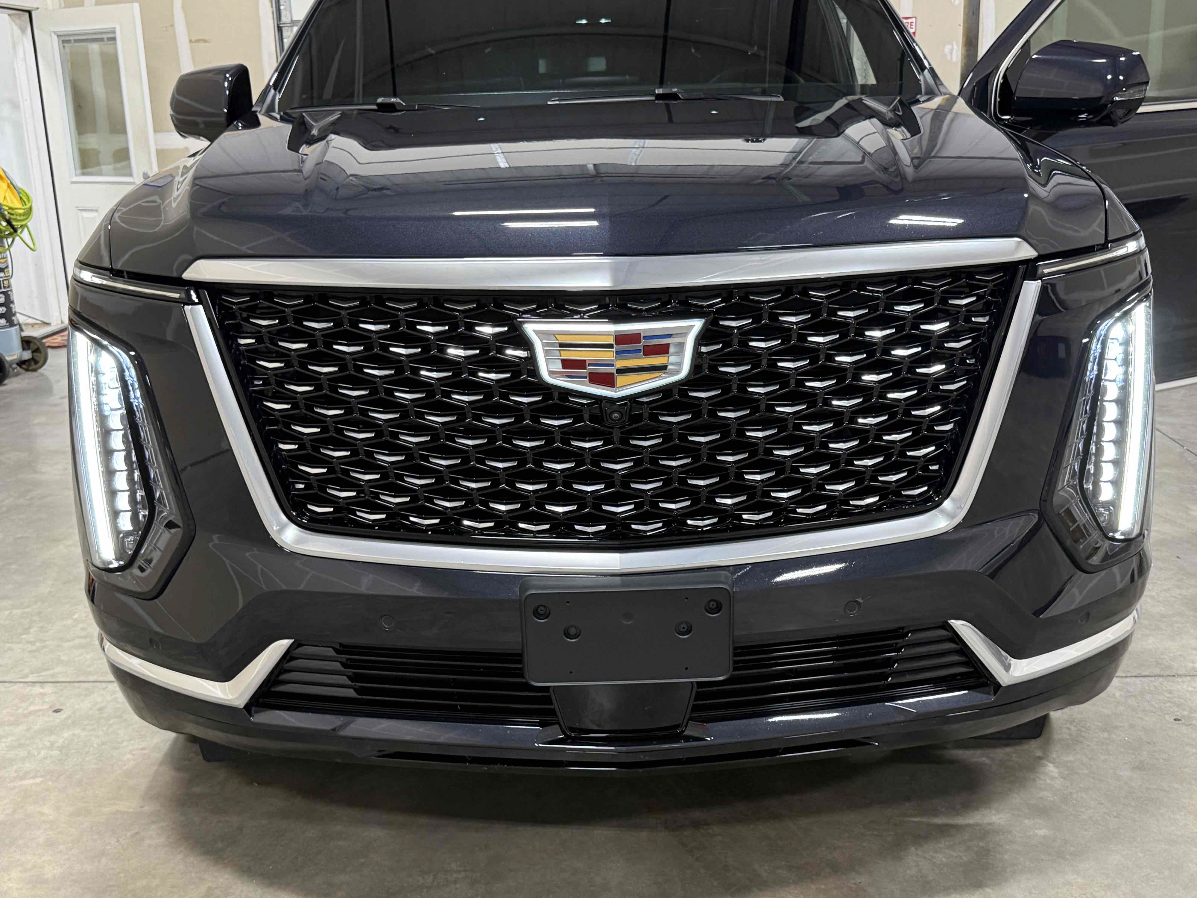 Used 2025 Cadillac Escalade Premium Luxury AWD/4WD image 53