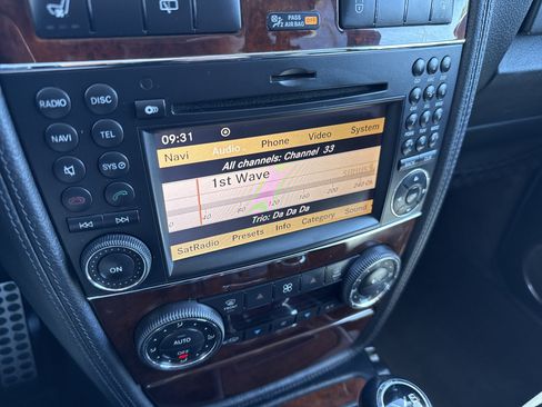 Used 2010 Mercedes-Benz G 550 image 23