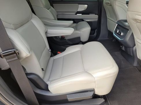 Used 2025 Ford Expedition Active RWD image 13
