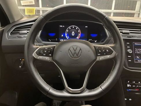Used 2023 Volkswagen Tiguan SE AWD/4WD image 21