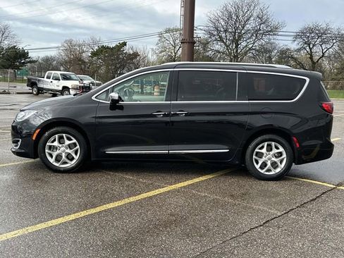Used 2020 Chrysler Pacifica Limited image 10