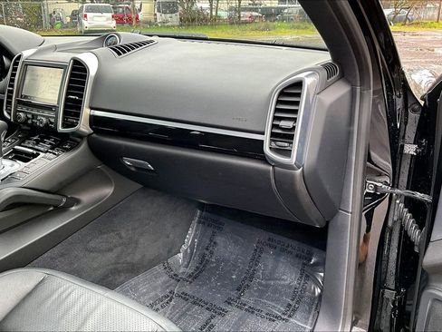 Used 2014 Porsche Cayenne Platinum Edition image 19