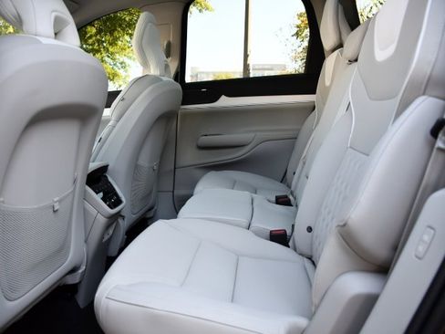 New 2025 Volvo EX90 Ultra image 15