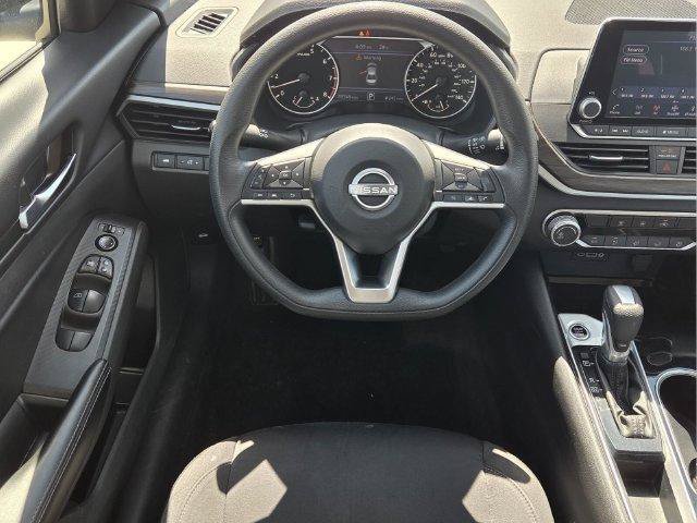 Used 2024 Nissan Altima 2.5 SV FWD image 13
