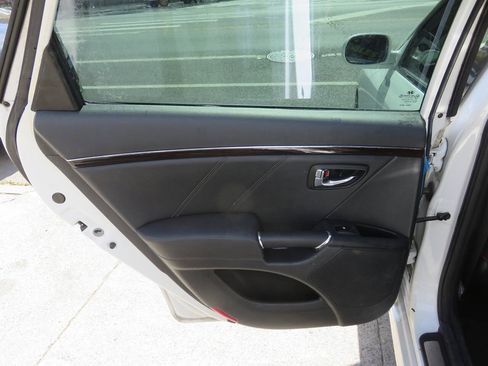 Used 2011 Hyundai Azera GLS w/ Premium Pkg 2 FWD image 25