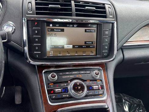 Used 2017 Lincoln Continental Reserve w/ Luxury Package AWD/4WD image 35