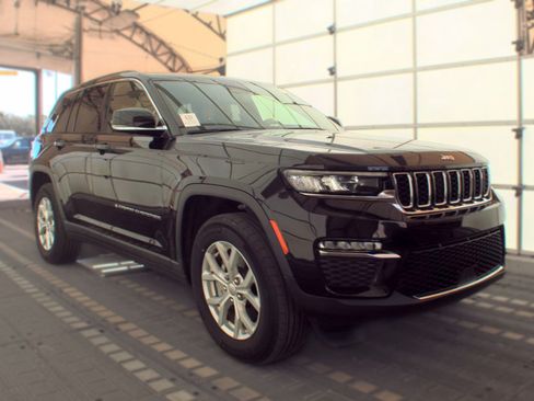 Used 2023 Jeep Grand Cherokee Limited AWD/4WD image 5